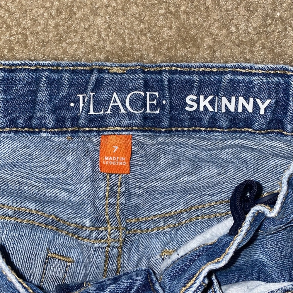 Two pairs of little boys size 7 jeans with adjustable waists. - Picture 9 of 11